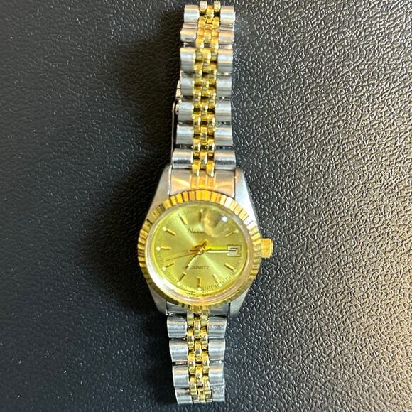 Vintage Navarre Quartz Gold and Silver Tone Women's Wristwatch - Picture 1 of 5
